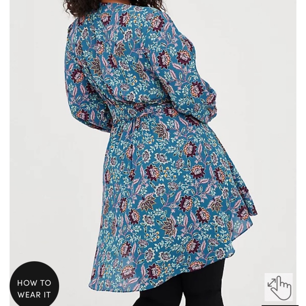 ❌SOLD❌Torrid Wrap Tunic Top Blue Floral - Picture 3 of 10